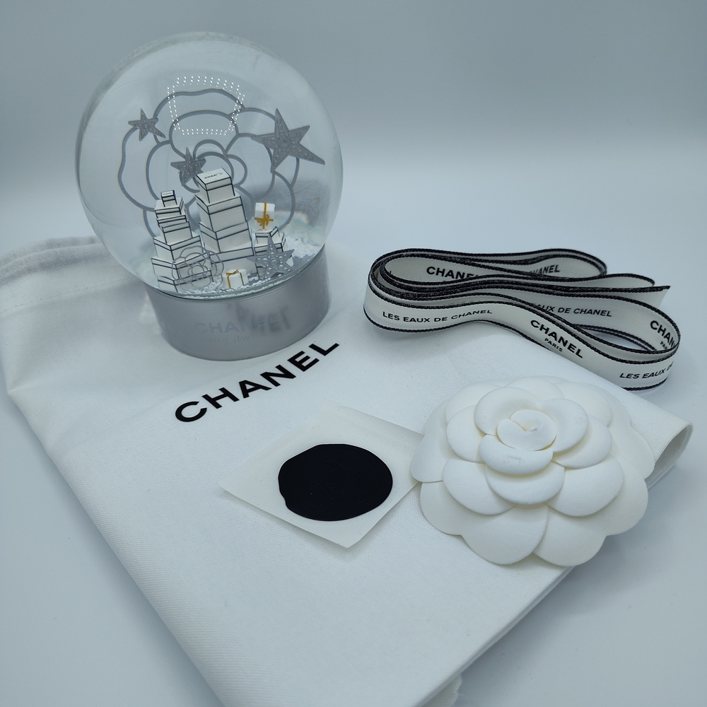 CHANEL Fine Jewelry Snow Globe Holiday Display Gift 2017 Dust Bag Ribbon NIB
